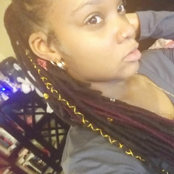 Meet your Posher, Angelica - Picture 3 of 4